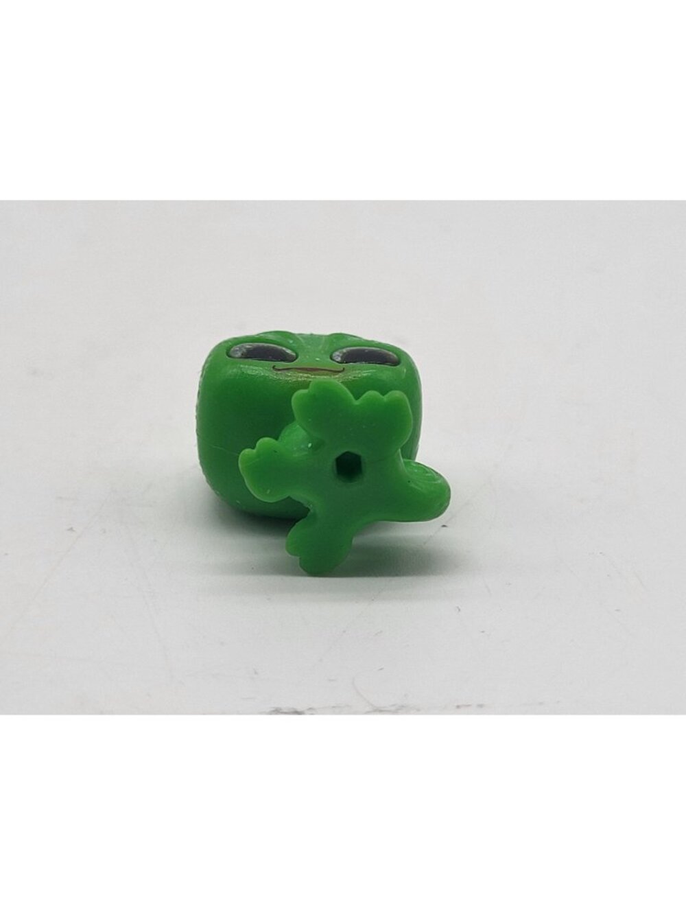 Disney Doorables Pascal the Chameleon Tangled Glitter Figure Green Moose - Picture 5 of 8